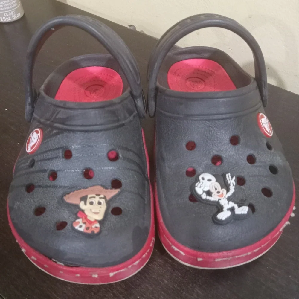 Crocs C8 9‎ Boys Clogs Sandals Black & Red Unisex Charms Shoes Kids